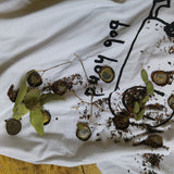 T-shirt handfärgad av mög. Skrot.