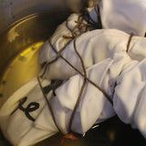 T-shirt handfärgad av mög. Kompost.